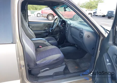 2000 GMC Sonoma Sls z USA, uszkodzony, nr VIN 1GTCS19W9Y8300458
